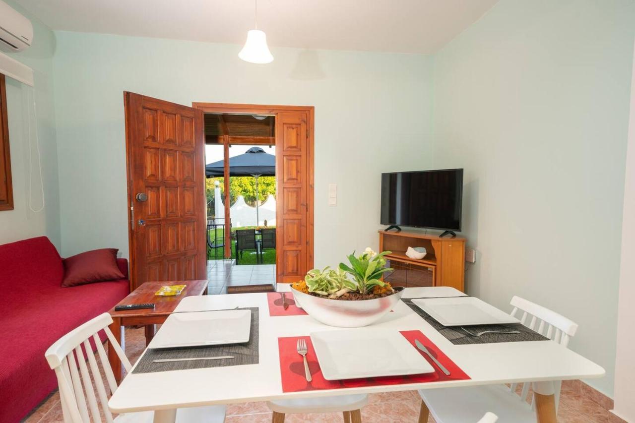 Afroditi Holiday Home - Blue Apartment สโวโรนาตา ภายนอก รูปภาพ