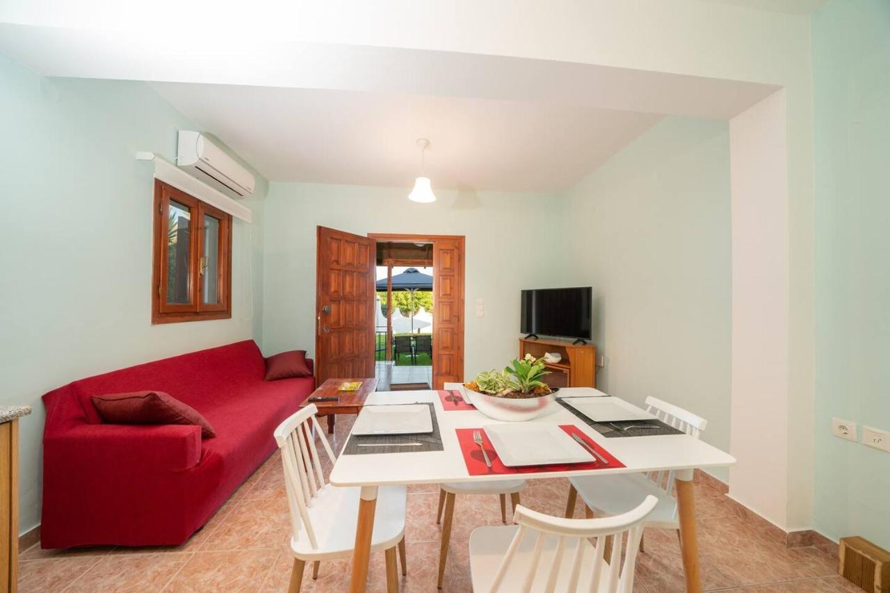 Afroditi Holiday Home - Blue Apartment สโวโรนาตา ภายนอก รูปภาพ